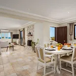 Palmeras Villa Soroni